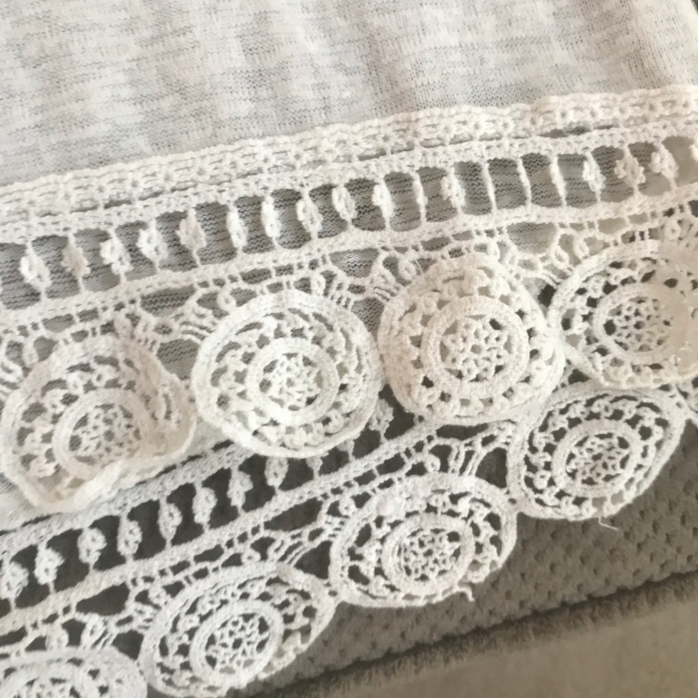 Misses 1X lightweight knit tunic top with lace